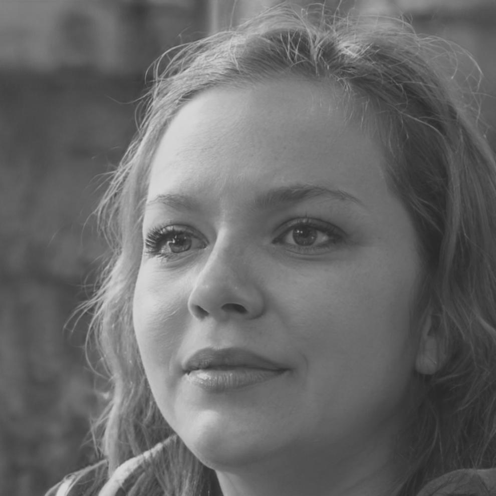 Dr. Sarah Müller - Leitende Finanzanalystin